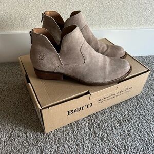 Born Beth Booties. Excellent like new condition. Size 8.5